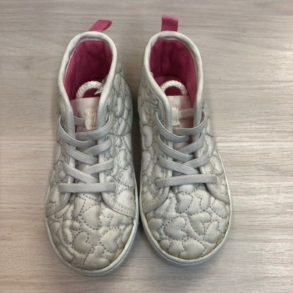 Carters Heart Sneakers SZ. 9M Kids - Picture 1 of 5